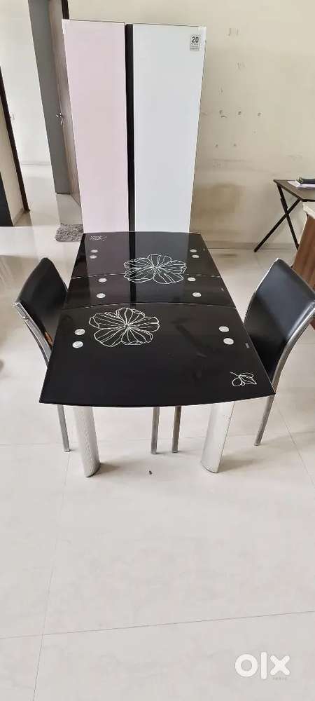6 Seater Convertible to 4 Seater also Glass Dining Table with 2 chair