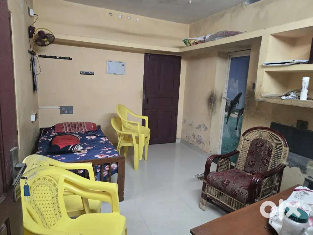 1 bedroom with attached bathroom and kitchen near arasumood 8000 rent