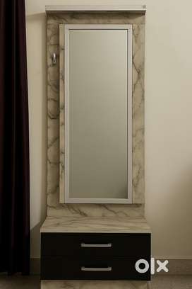 Dressing Table For Sale: Marble Pattern Spacious Dresser with Mirror