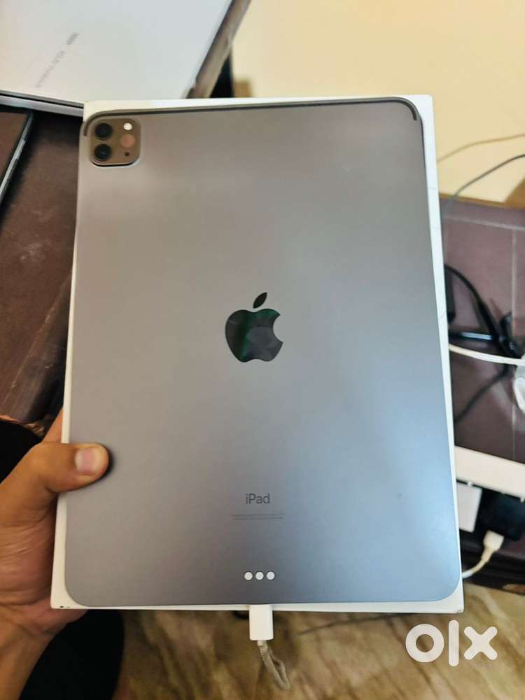iPad pro 11 inch 3 generation 256g Brand new condition only 58 cycle c