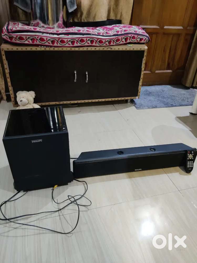 Philips sound bar with woofer