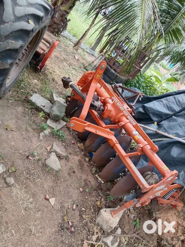 Rotary disc harrow