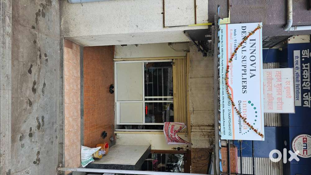 Road facing shop for rent