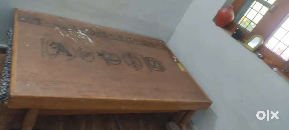 4X6 bed without storage in very good condition