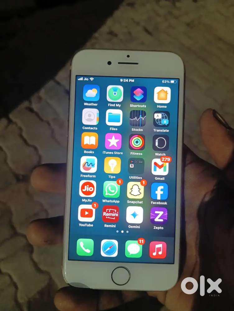 (iPhone 8 ) 64 GB battery  health 86 bill box nahi hai na charger hai