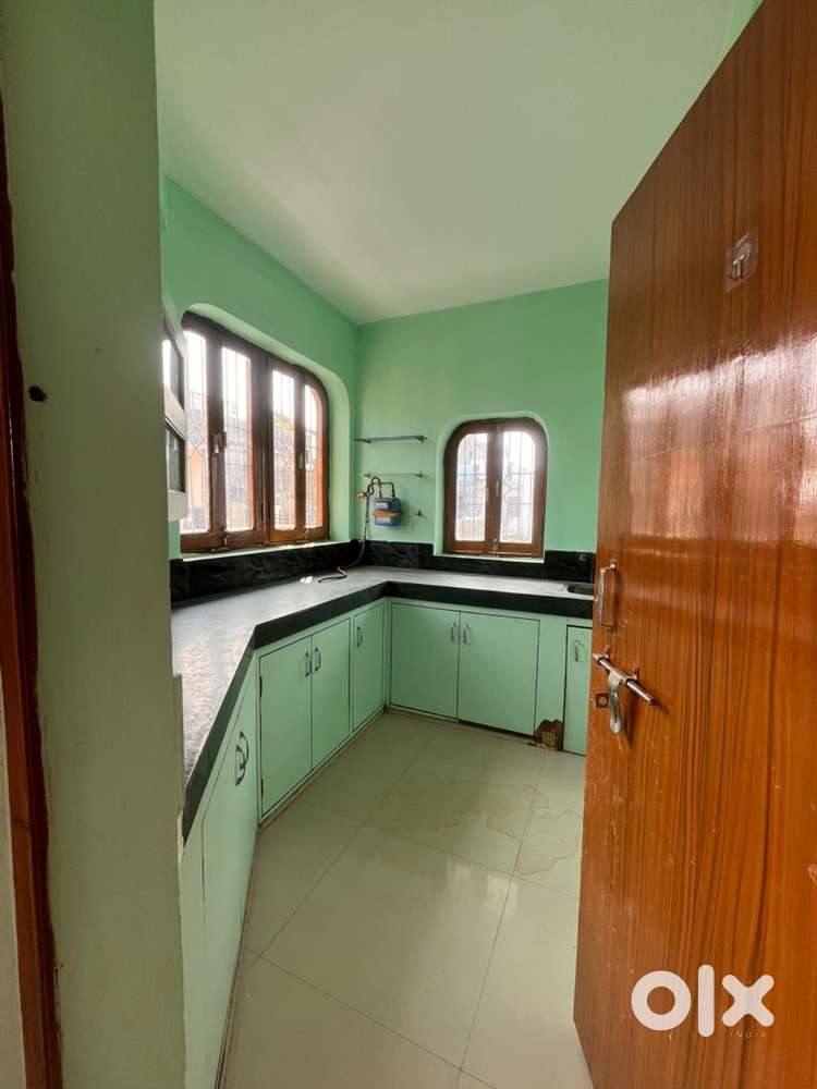 Ravi Properties manduadih 2 bhk semifurnished flat f rent House Kandwa