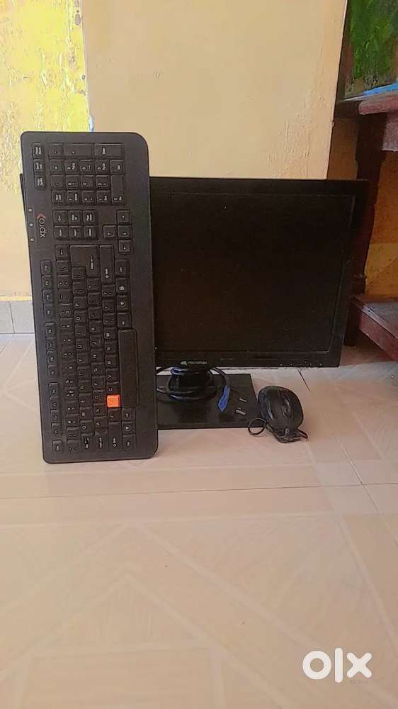 Micromax 19.5 Monitor and Xpro Standard keyboard, Mouse set