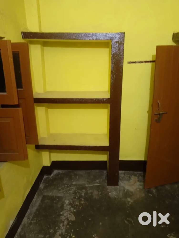 1 room with single bathroom only 1 room no kitchen and hall