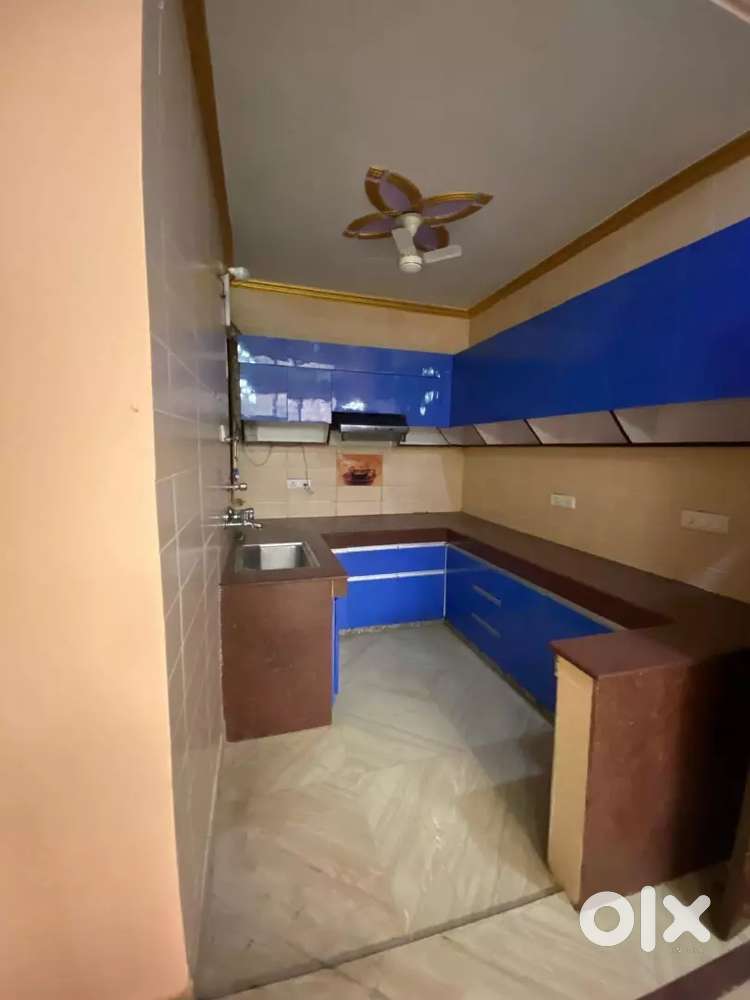 flats for rent near chattarpur metro se 1km