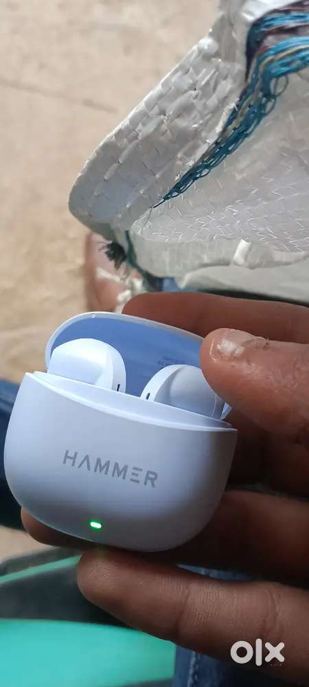 Hammer earbuds