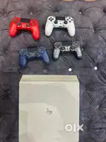 PS4 SLIM WITH 4 REMOTES