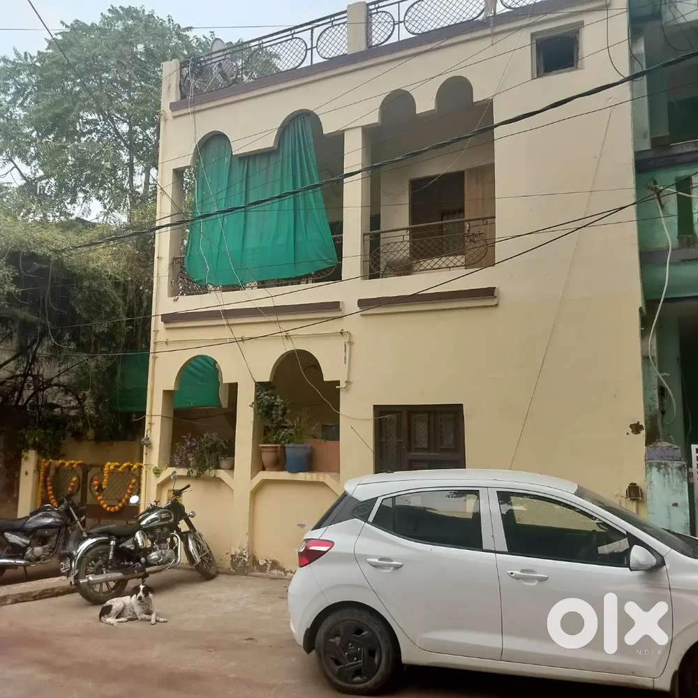 Individual house at Alkapuri