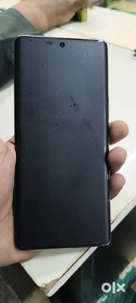 Vivo y200pro back glass crack  bill box and charger 1 year use