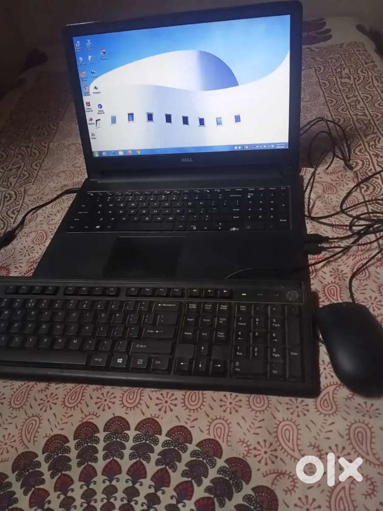 Dell Vostro 3558 with keyboard and mouse