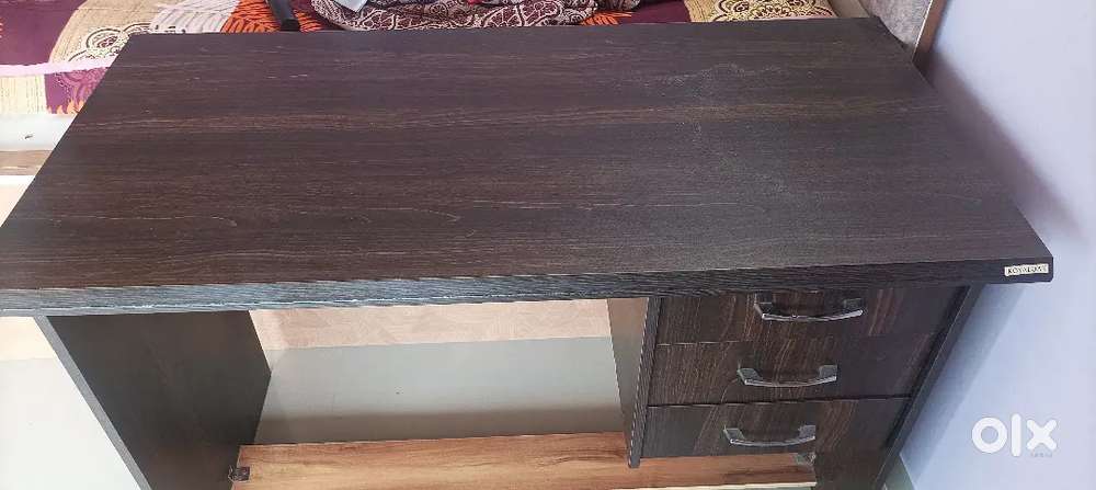 Wooden Office Table with 03 Drawers for sale. Excellent Condition