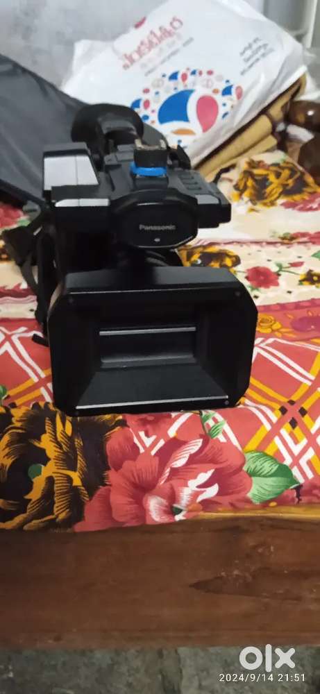 Panasonic ux90 4k video cam