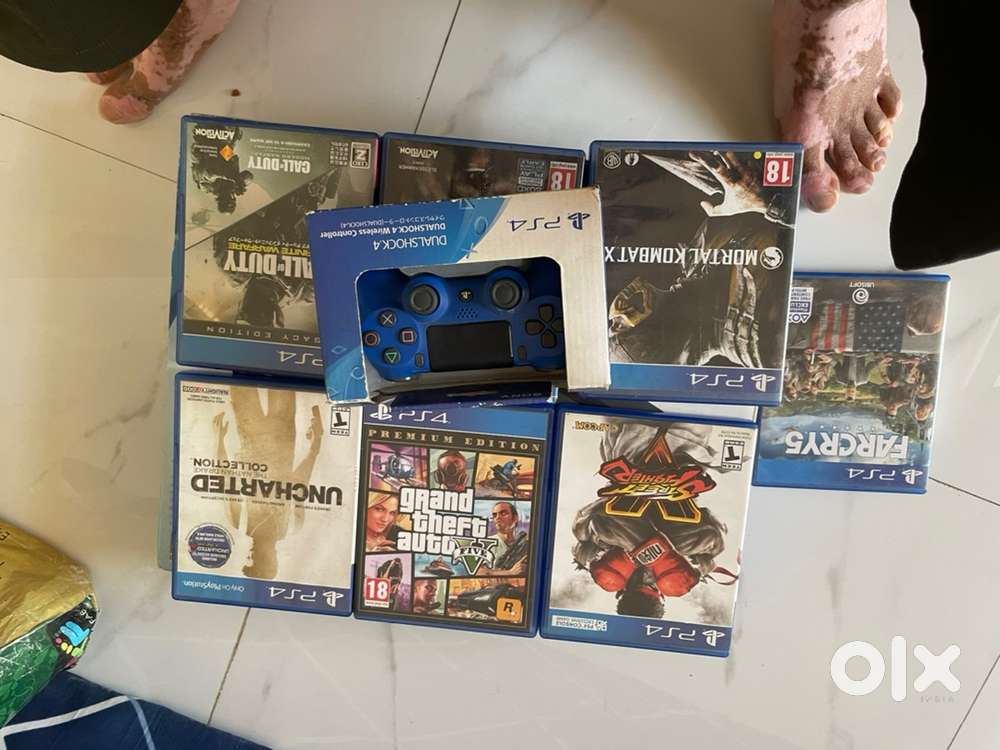 PS4 500GB , 2 controllers, 7 games