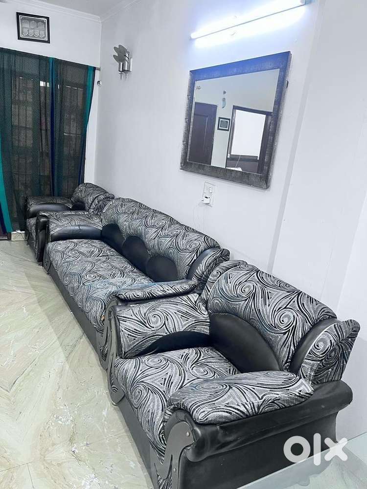 5 seater sofa set with table.   fix price