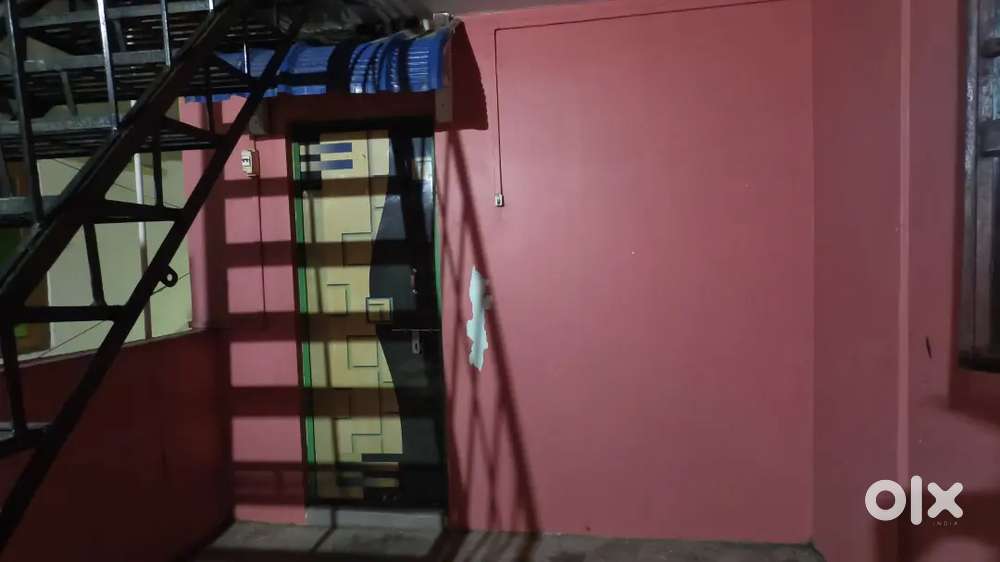 1 bhk room for rent. Water is available 24x7