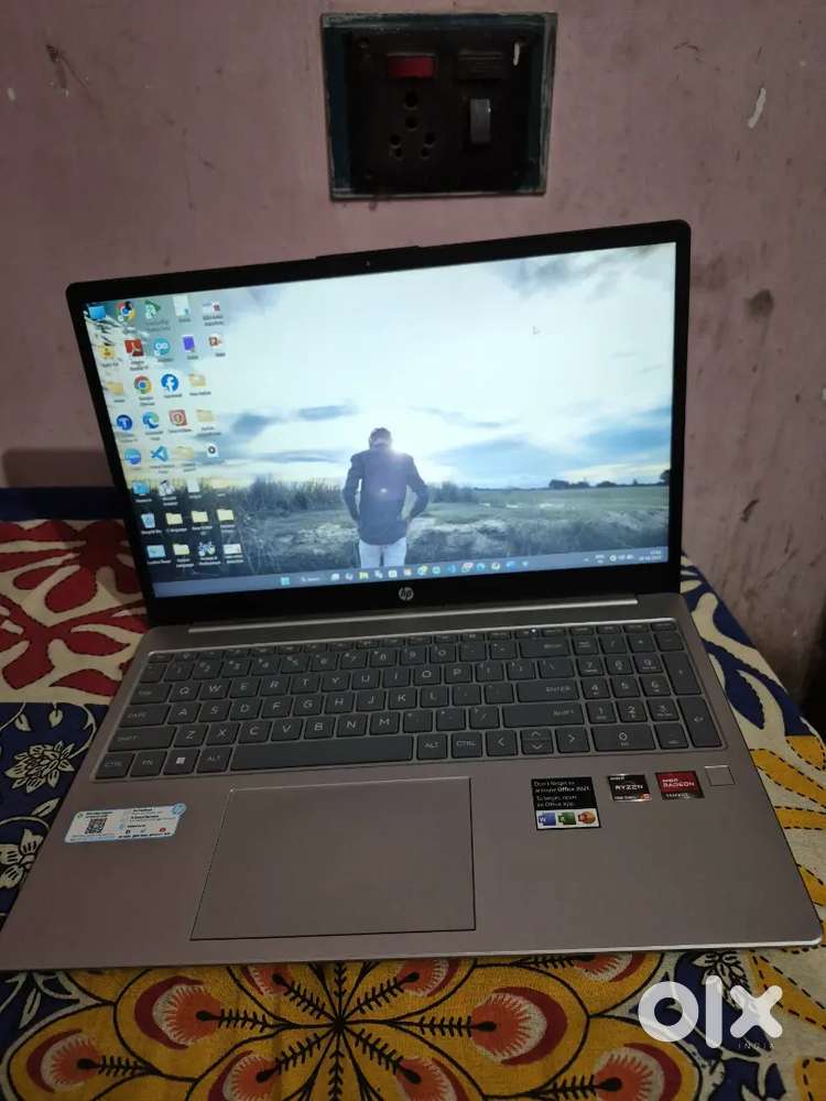 HP AMD Ryzen 5 7520U with Radeon Graphics  16 GB RAM , 512 GB SSD