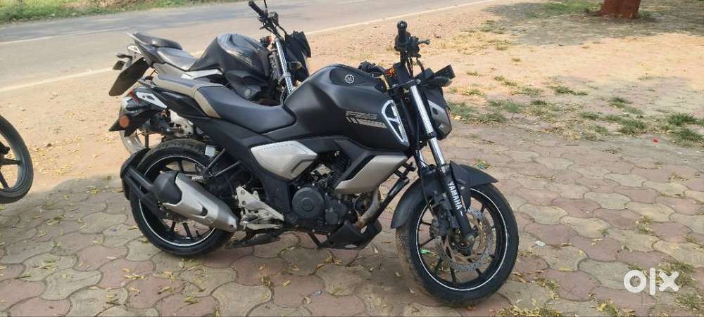 Yamaha Fzs, colors mat black