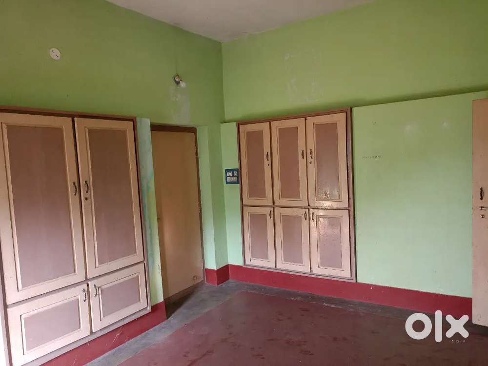 Plesent, pollution free single room for bachelors.