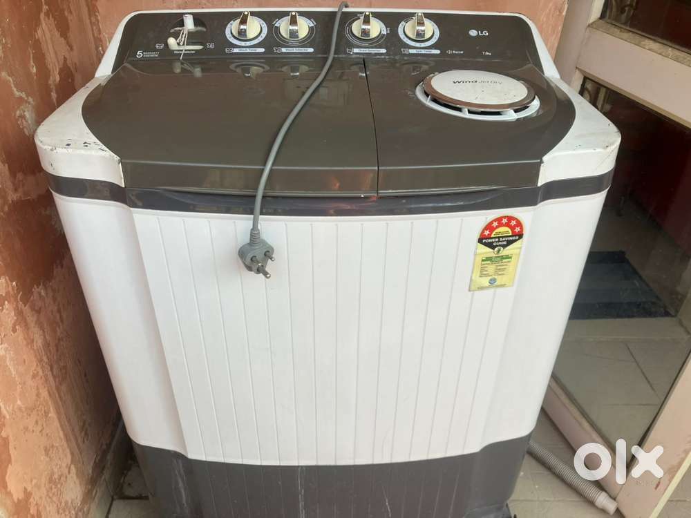 Washing machine good condition.