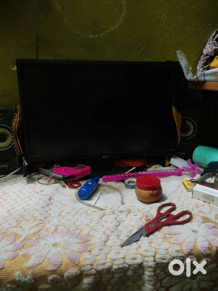 Lg led 22 inch tv with wallmount facility