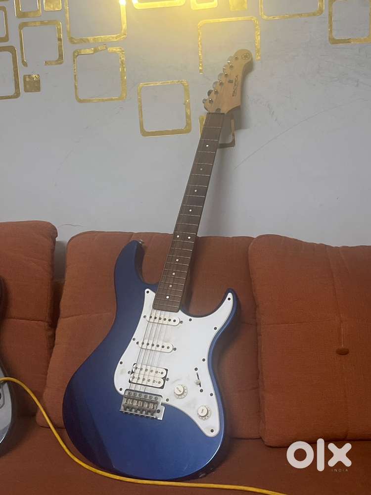 ELECTRICT GUITAR , AMAZING PICKUP AND TONE , ROSEWOOD FRETS