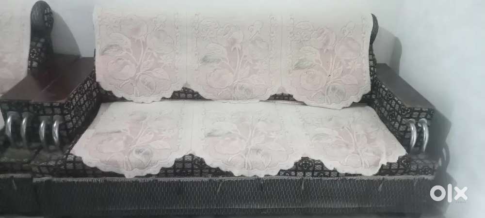 5 seater sofa sett with table