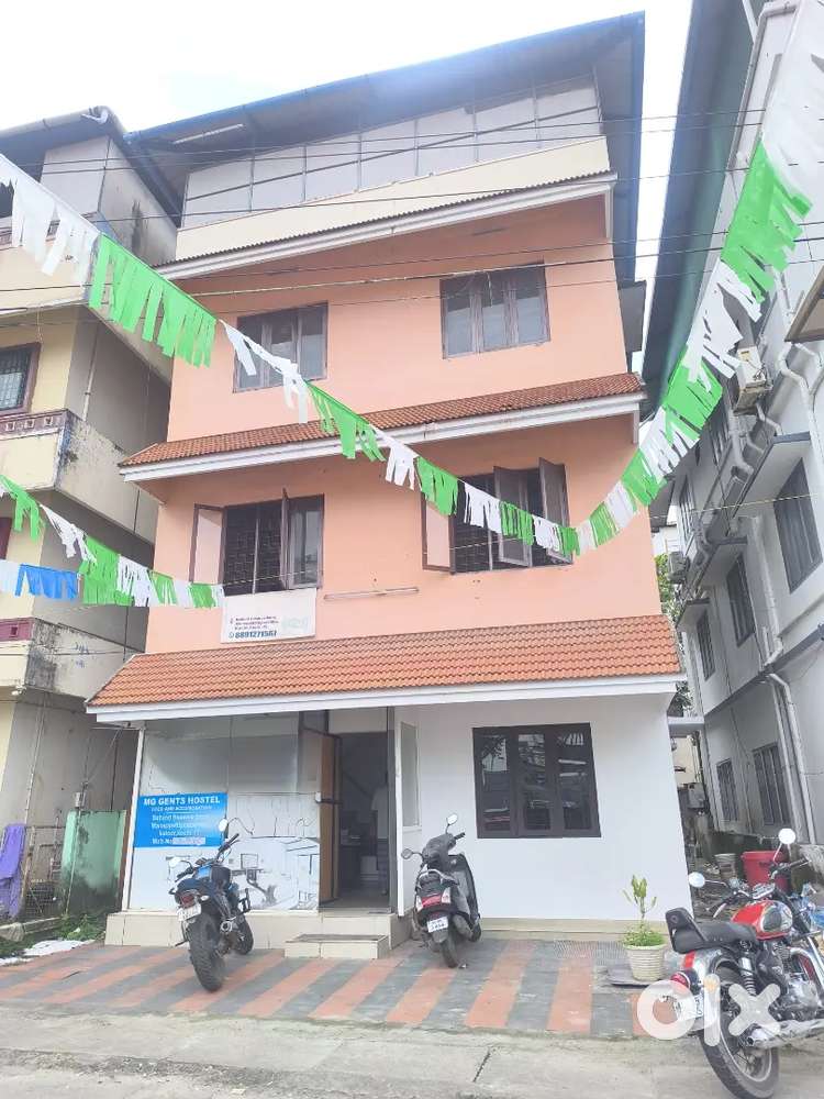 Koch manappatty parambu road hostel for sale ₹1.70 Cr