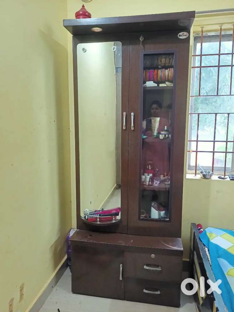 Dressing table