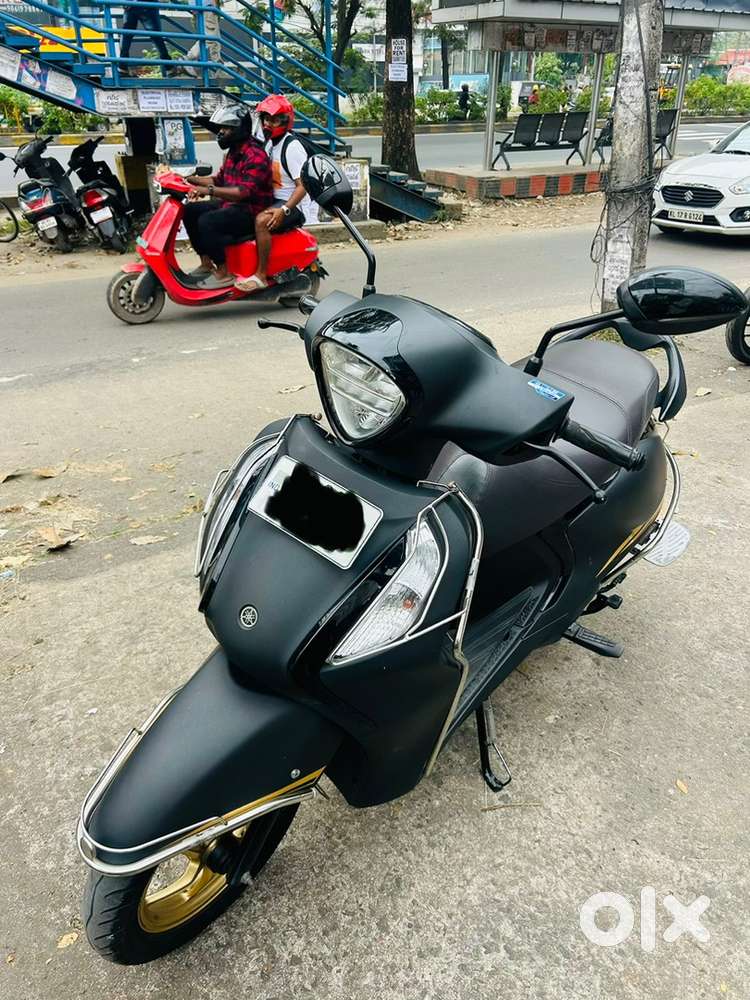 Fascino 125 blue core hybrid