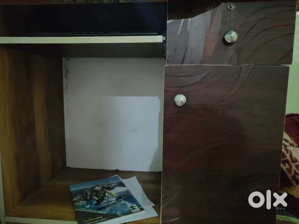 Counter table / computer table (well condition)