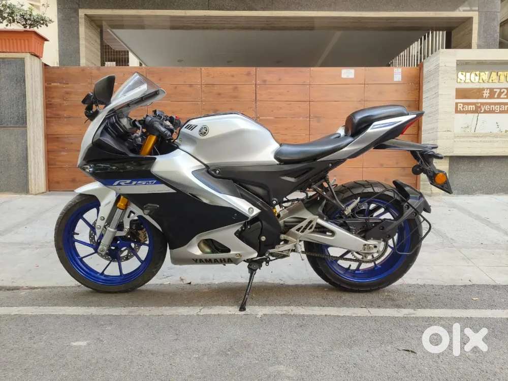 Yamaha R15 M