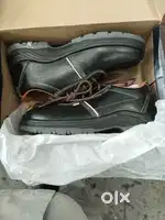 safety shoes 8 nos