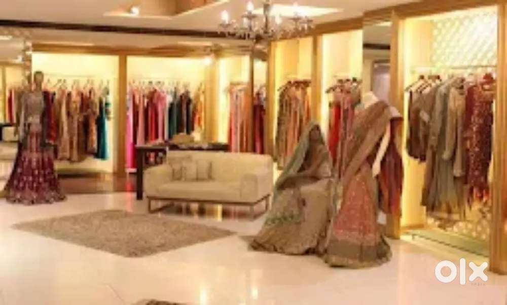 कपडे के शोरूम मे काम करने के इछुक उम्मीदवार आवेदन कर सकते है।