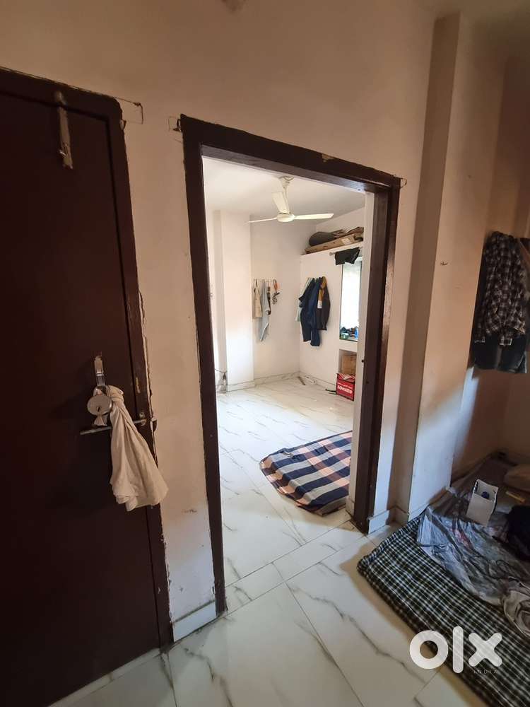 Male roommates needed