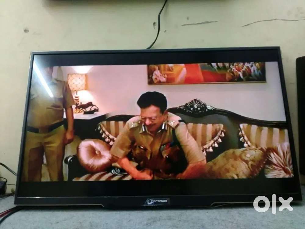 Projector hai aur led tv hai micromax 26inch good condition
