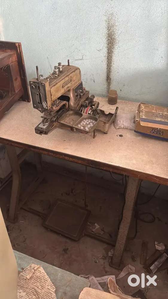 Sewing machine (Gaja button machine)