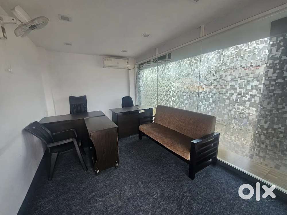 തൃശ്ശൂർ പടിഞ്ഞാറെ കോട്ട സമീപം 150 sqft ac ഓഫീസ് മുറി