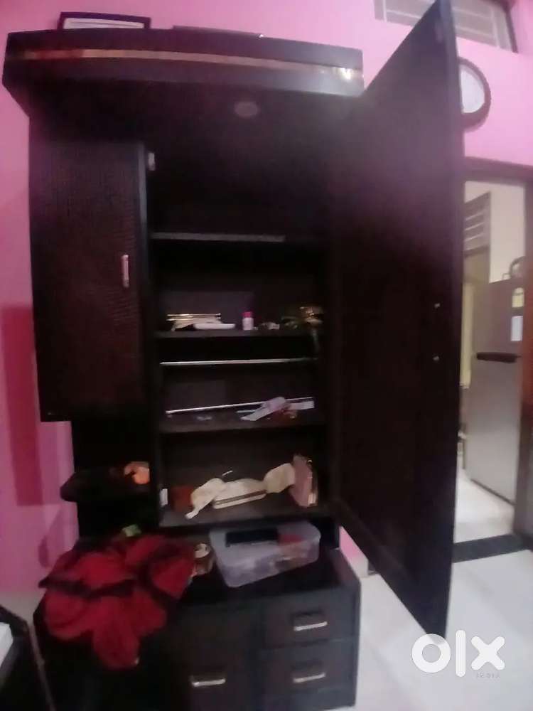 I want to sell my dressing table