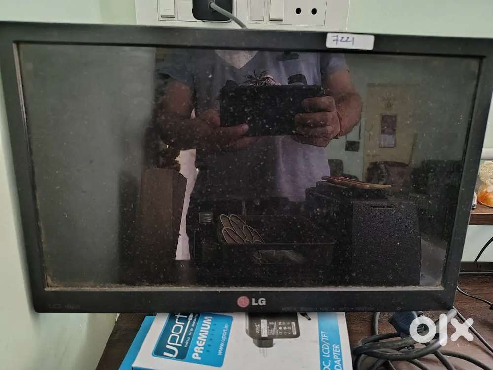 16 inch LG LED Monitor