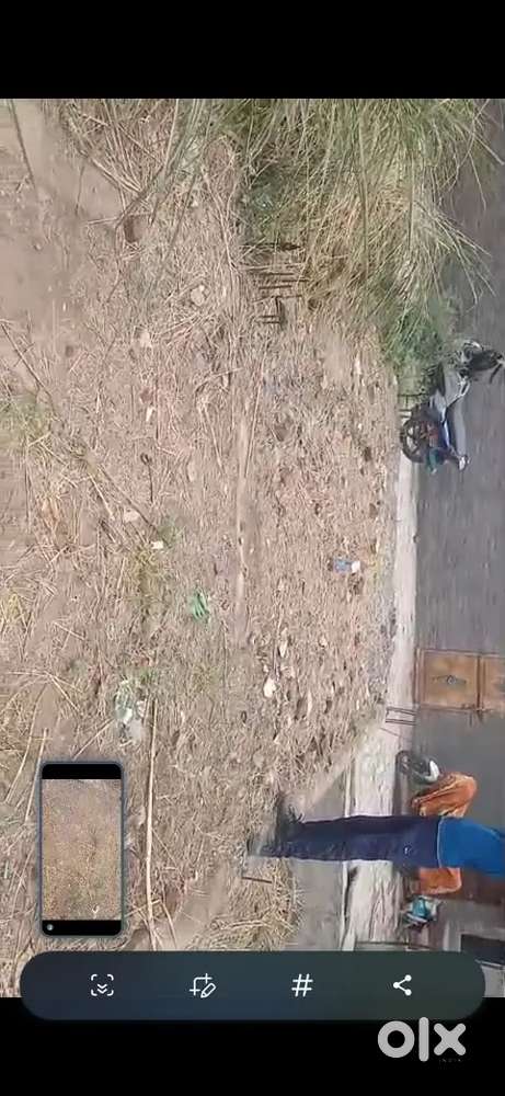 33 gaj plot hai i 700 metar Distance Bhalswa Metro Station Withbus std