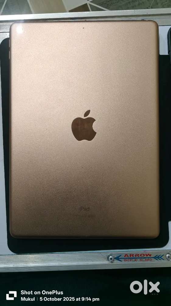 8th generation with 128 Gb with flip cover