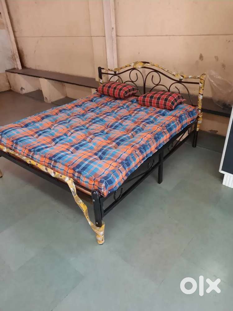 Brand New metal nd wooden foldable Bed with gadi high quality strong a