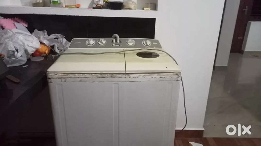 Semi automatic washing machine