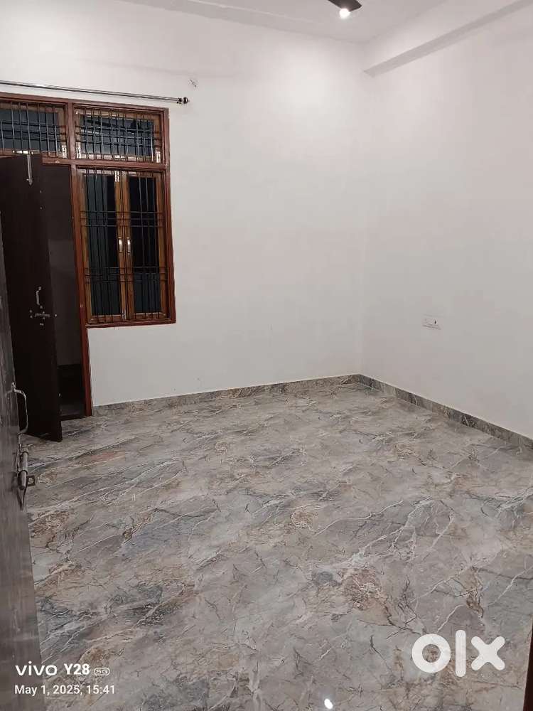 Room rent ke liye available hai. Description padh le eek baar .