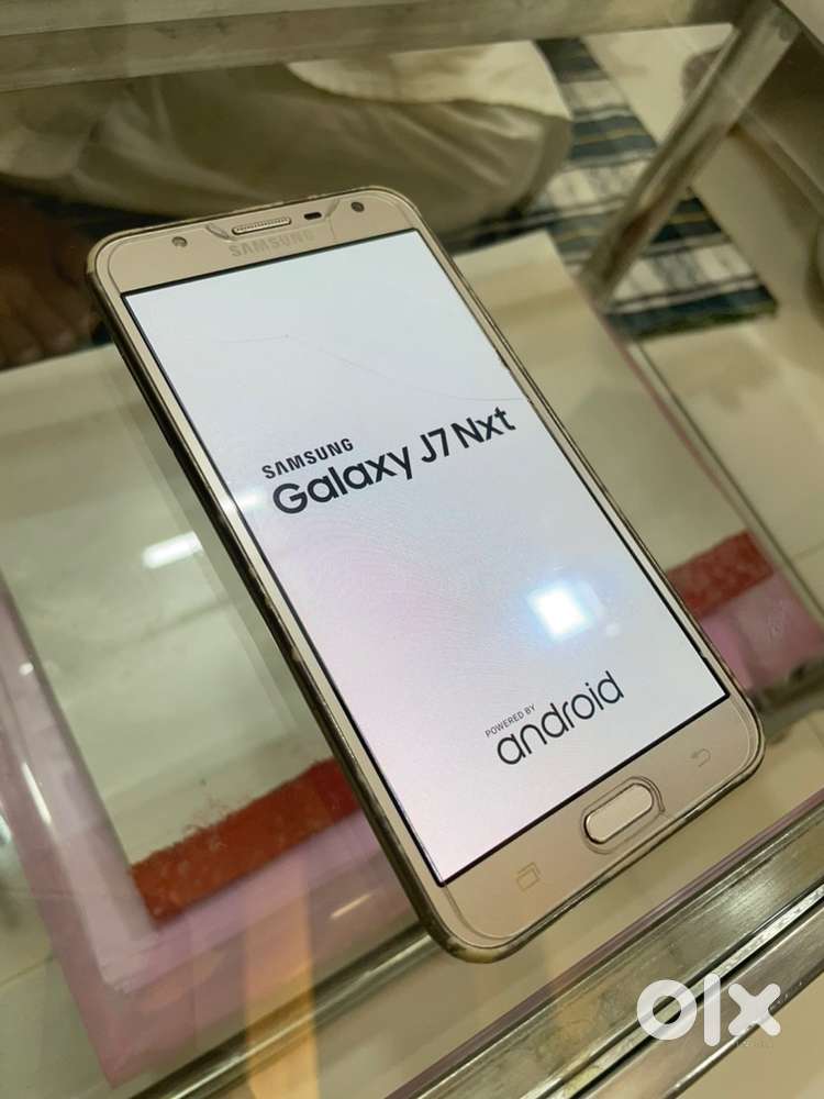 Samsung galaxy J7 nxt looking new condition