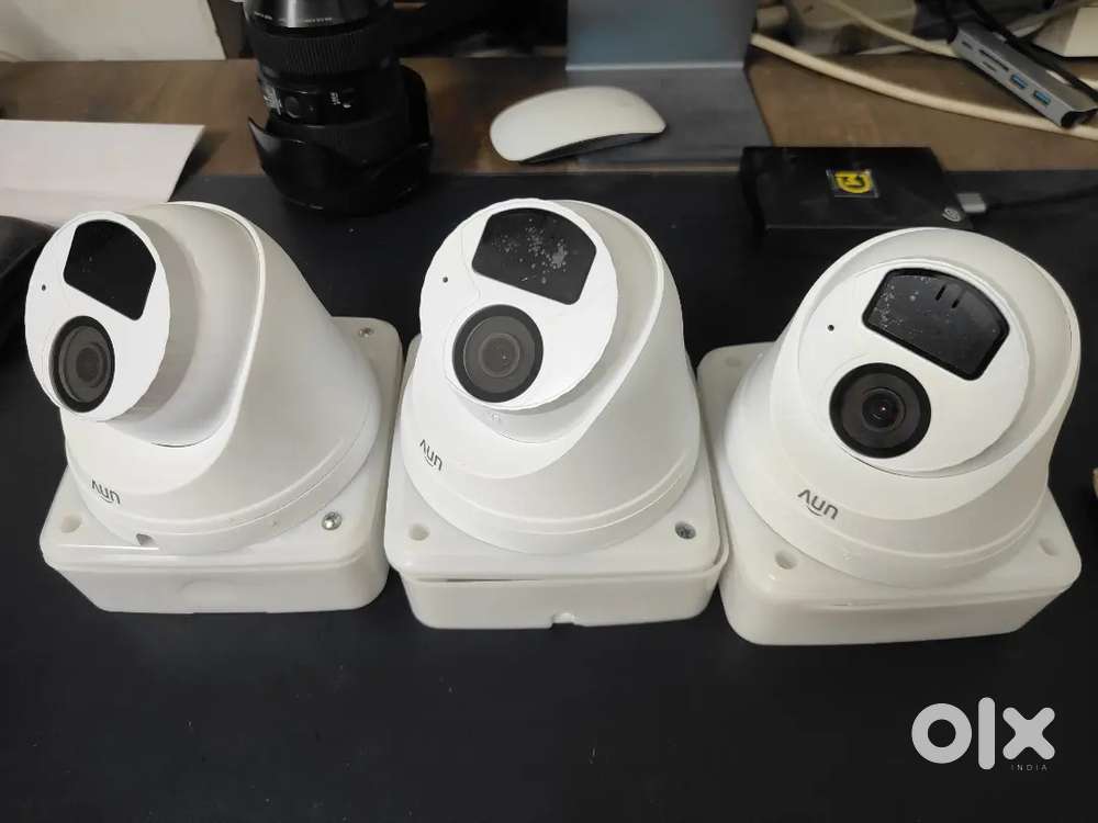 unv 3 camera  steup  with all accessories 3 month old only